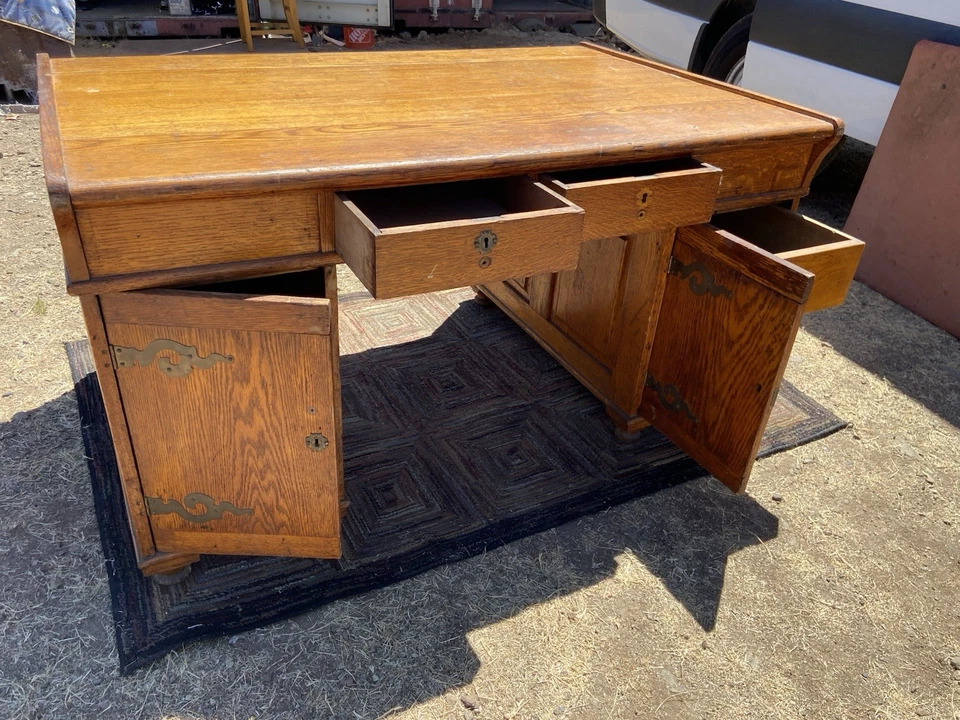 Antiga mesa de parceiros da era vitoriana precisa de restauração - Imagem 3 de 4