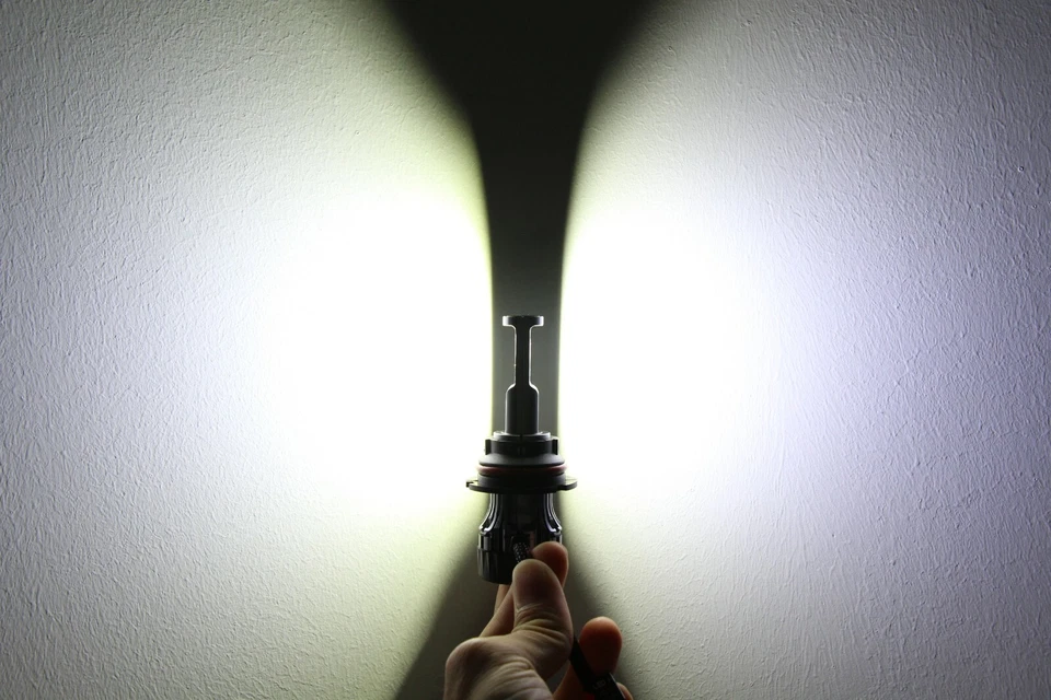 Bombilla de faro LED Allá Lighting 9007, blanco de lujo para llamar la atención, revisión de 5 estrellas Foto 3 de 4