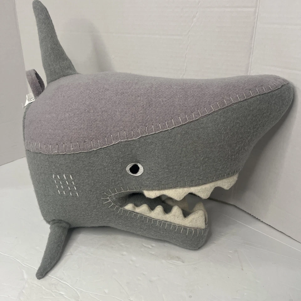Pillowfort Cabeza de Tiburón Objetivo Exclusivo Montaje en Pared Decoración Felpa Taxidermia 14" Peces Foto 2 de 3