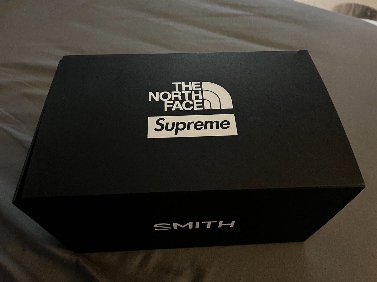 SUPREME X THE NORTH FACE SMITH SNOWBOARD SKI GOGGLES BLUE SUPREME X THE NORTH FACE SMITH SNOWBOARD SKI GOGGLES BLUE
