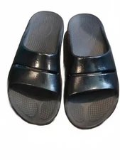 Oofos slides,w10,m8,good used condition 