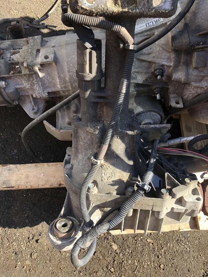 2002-2006 Chevrolet Avalanche Silverado 3.73 Front Carrier GT4 Oem Tested . - Image 4 of 4