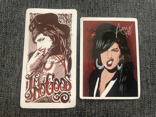 Lotto (2) Adesivi Logo Fascia AMY Winehouse da 1 1/2" a 3" Veloci prezzo ebay