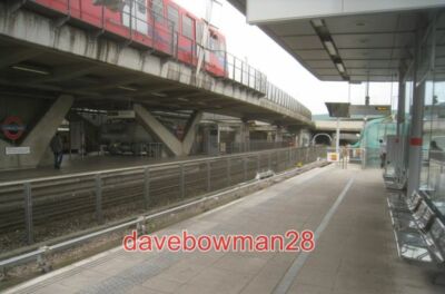 FOTO LONDON CANNING TOWN STATION - (DLR & TUBE) 2012