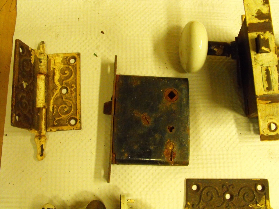 SURTIDO DE HERRAJES PARA PUERTAS ANTIGUAS Foto 4 de 4