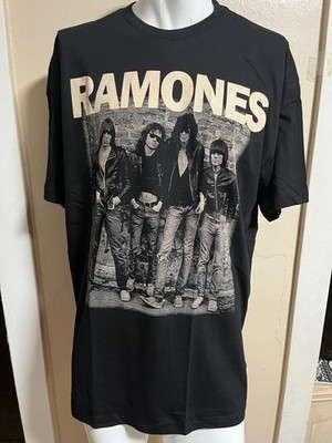 RAMONES Color BLACK   Size XL.