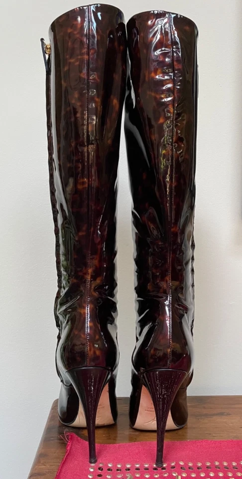 Bota hasta la rodilla de charol Giuseppe Zanotti talla EU38.5/US 8.5 excelente estado Foto 3 de 4