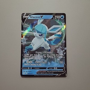 Glaceon V 040/203 Ultra Rare Pokemon Card TCG Sword Evolving Skies NM