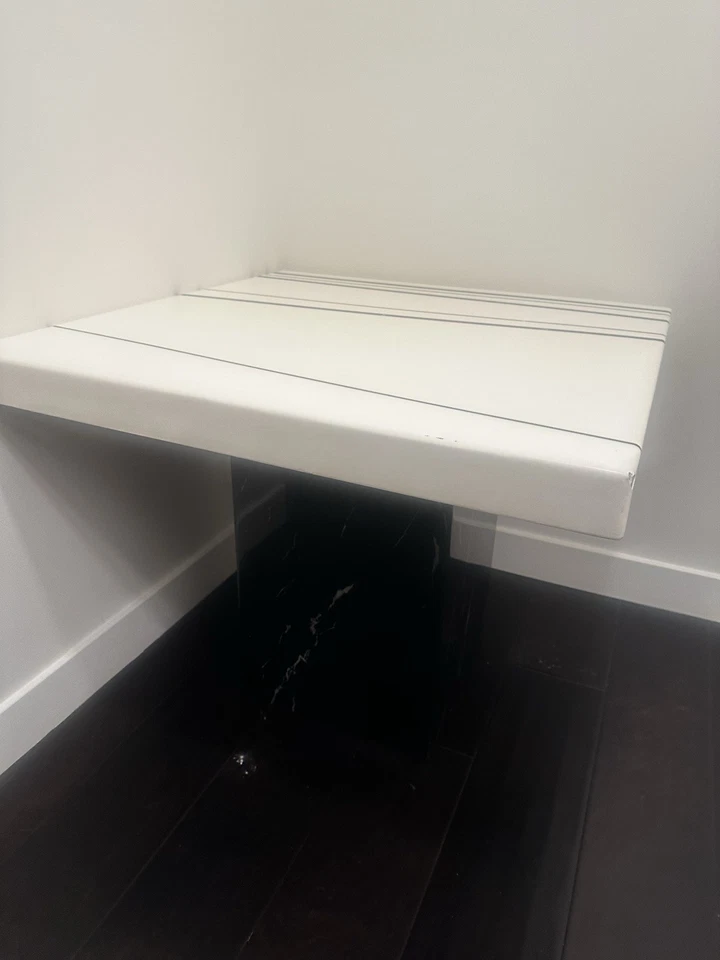 Black and Cream Marble Side Table - Image 3 of 4