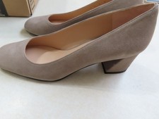 Stuart Weitzman NWOB Lt Taupe Suede Round Square Toe Block Heels Size 8 B