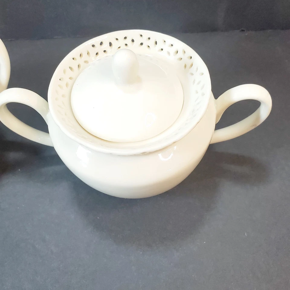 Azucarero reticulado vintage de encaje crema L. Godinger Co con tapa y crema Foto 3 de 4