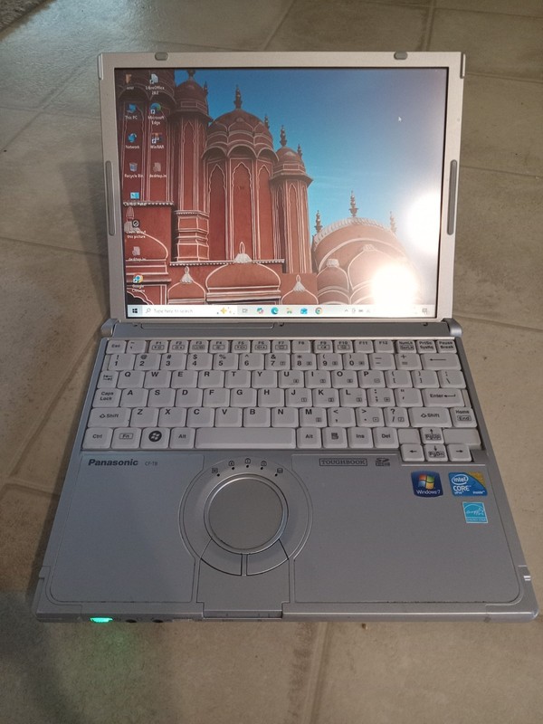 Panasonic CF-T8, C2D U9600, 3GB RAM, 32GB SSD, 12.1" touch screen w/stylus pen