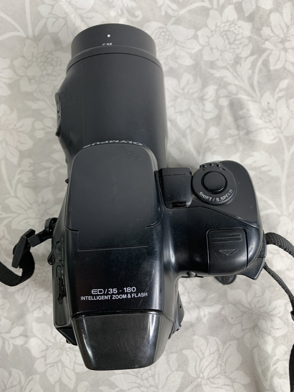 OLYMPUS IS3 DLX 35mm CAMERA 35180mm ED Zoom, Untested, Sold