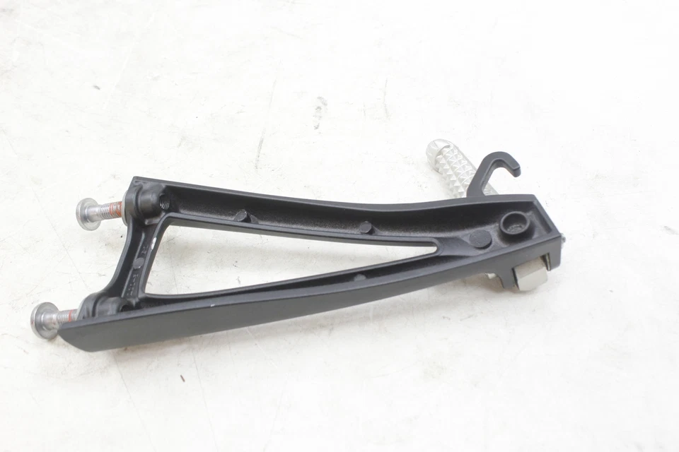 08-16 YAMAHA YZF R6 CLAVIJA TRASERA DERECHA PASAJERO Foto 3 de 4