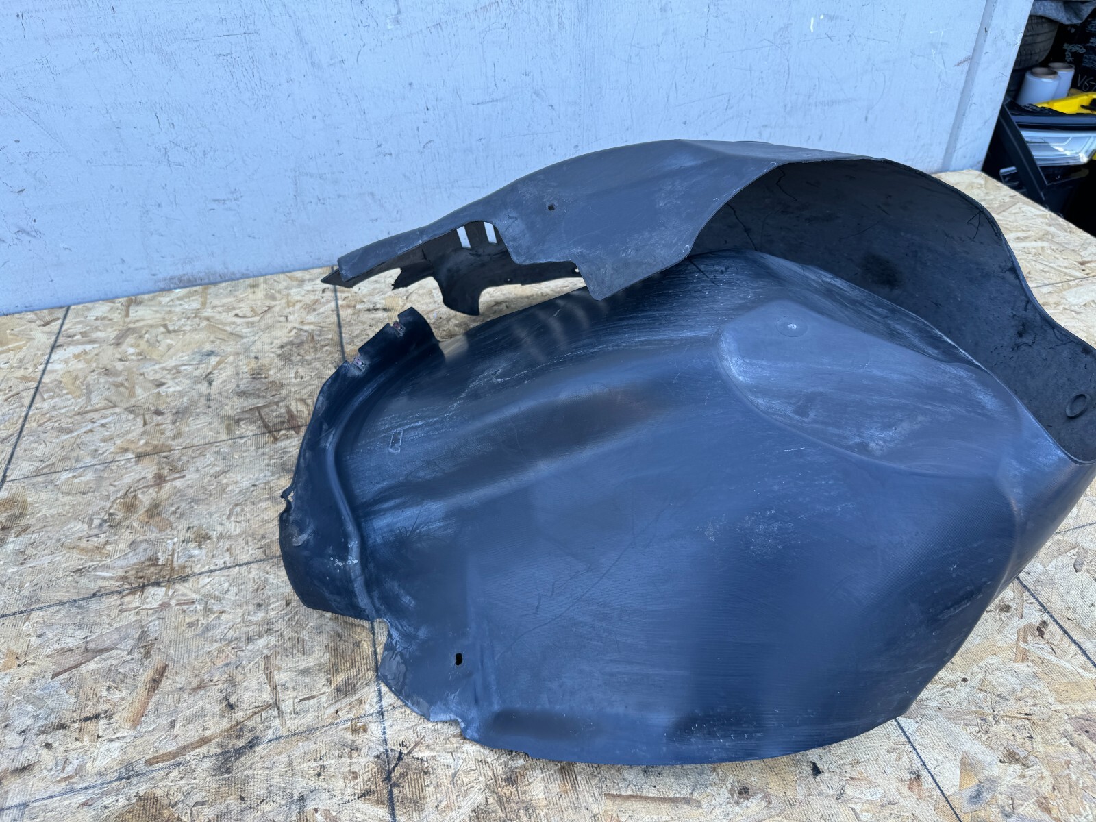 Bentley Continental GT 2004-2010 FRONT+RIGHT Fender liner P/N 3W0809962
