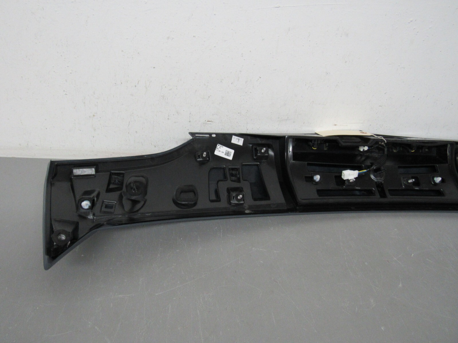 2016-2019 MASERATI LEVANTE REAR TRUNK LID TAILGATE FINISH SPOILER PANEL