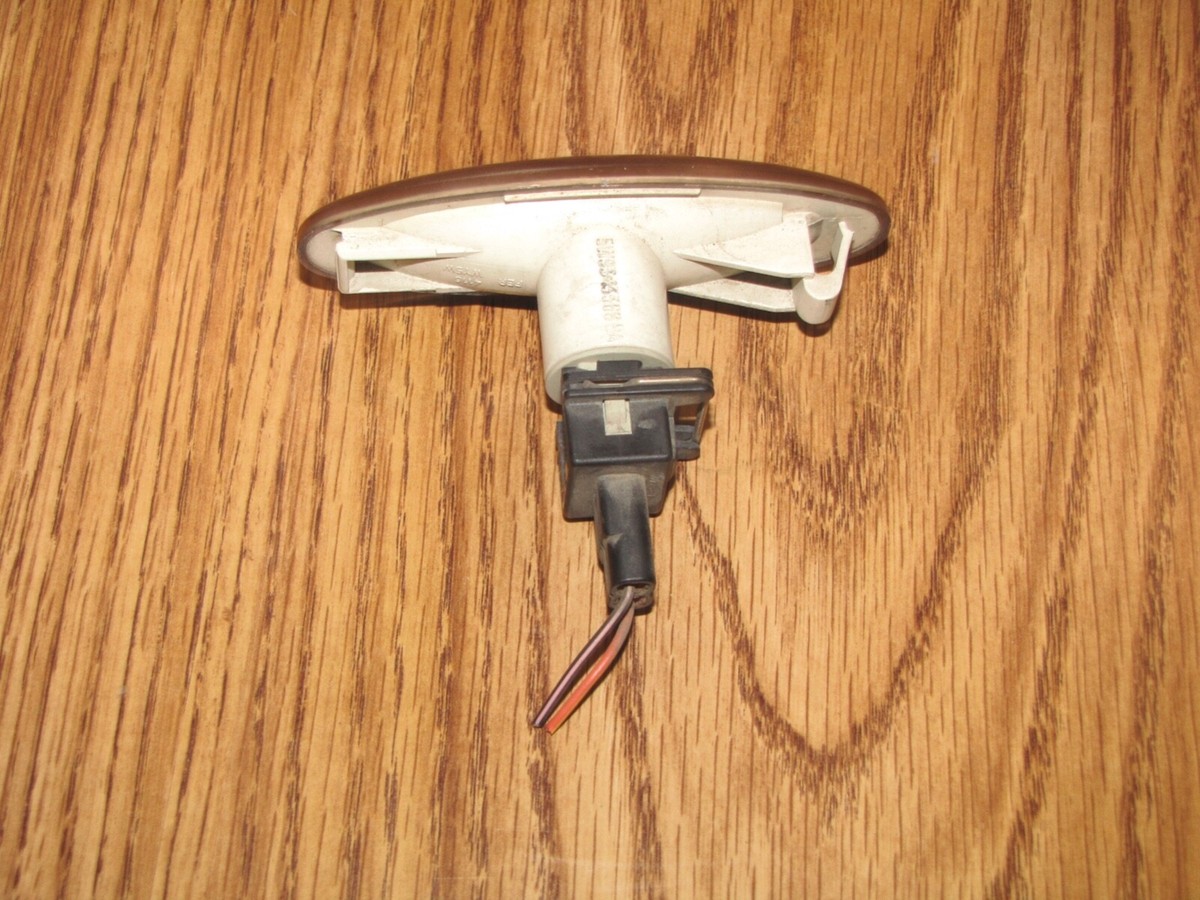 JAGUAR XJ8 XJR SUPER8 VANDEN PLAS FENDER SIDE MARKER LIGHTS 2006