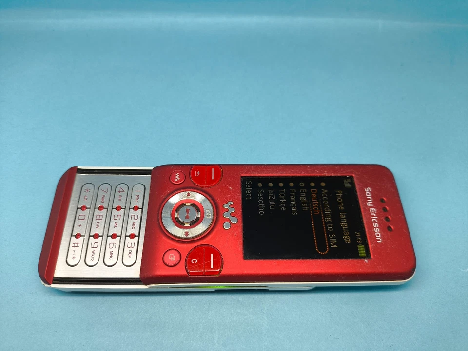 Sony Ericsson W580i Walkman Red Unlocked Mobile Phone - Image 2 of 4