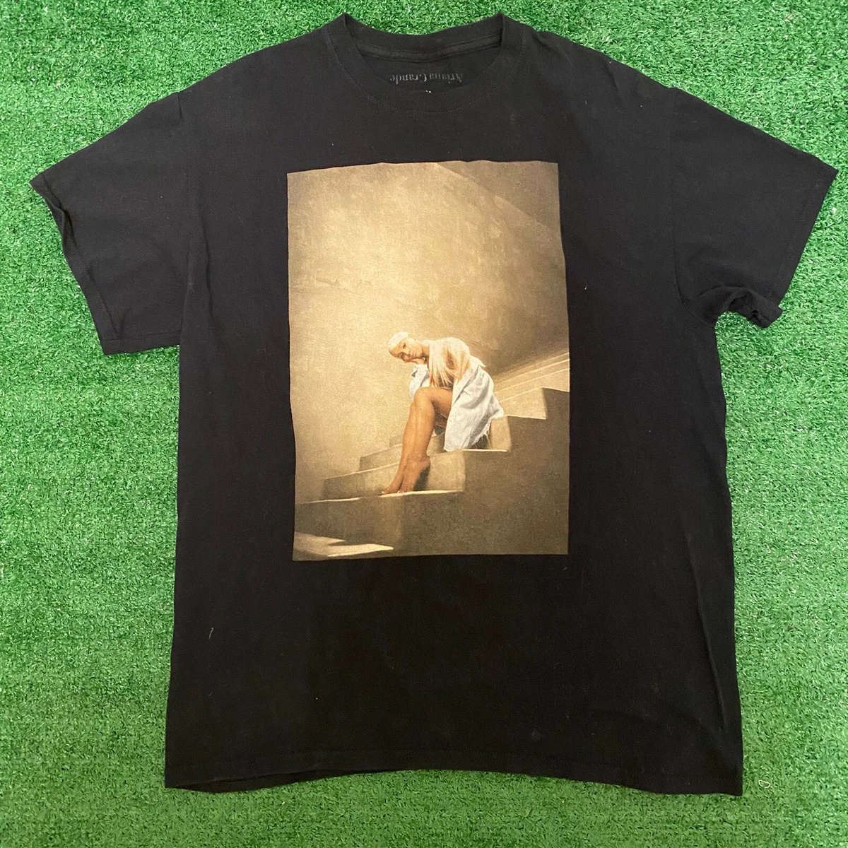 Ariana grande cheap t shirt