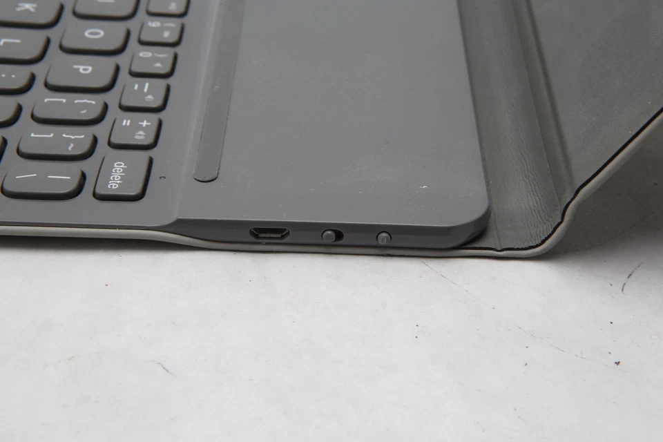 Logitech Y-R0044 Ultrathin Bluetooth Integrated Keyboard Folio  L43 - Image 4 of 4