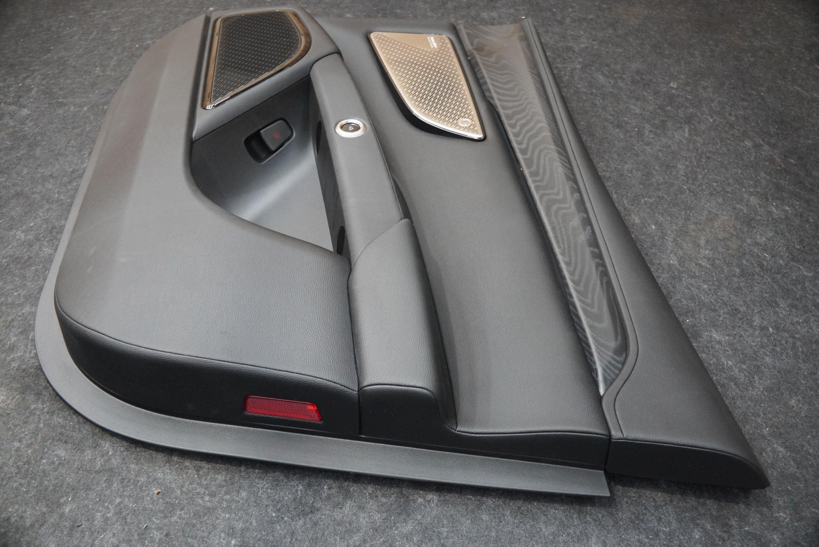 Front Right Passenger Interior Door Trim Panel 670199056 Maserati Grecale Modena