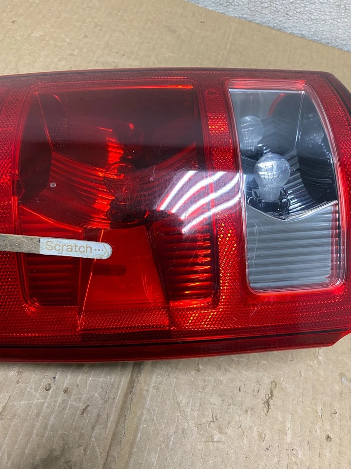 Левый задний фонарь со стороны водителя для Dodge Ram 1500 2002–2006 годов выпуска V1160 DW - Изображение 4 из 4