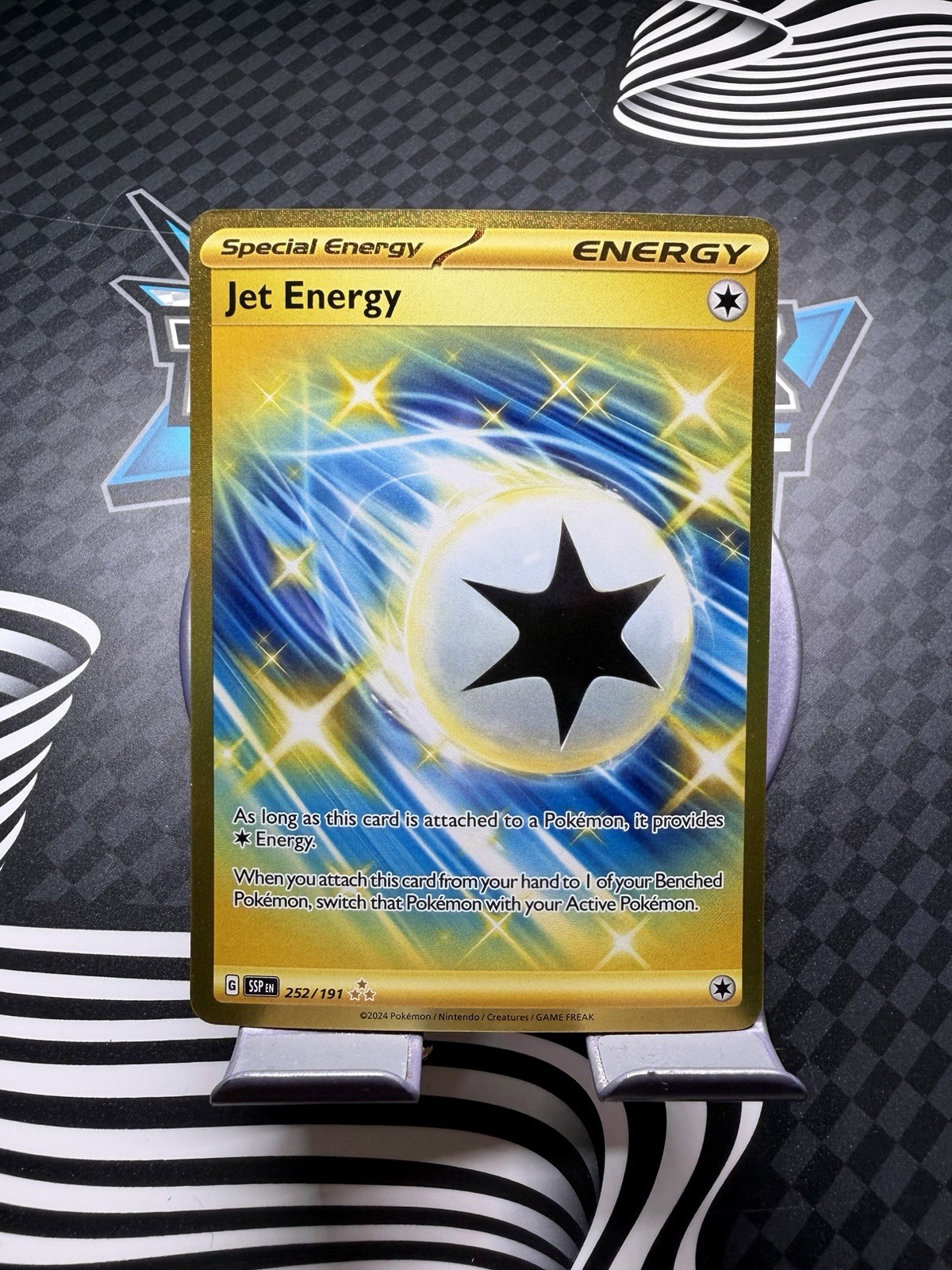 Jet Energy 252/191 Sv08: Surging Sparks Holo - Pokemon TCG NM