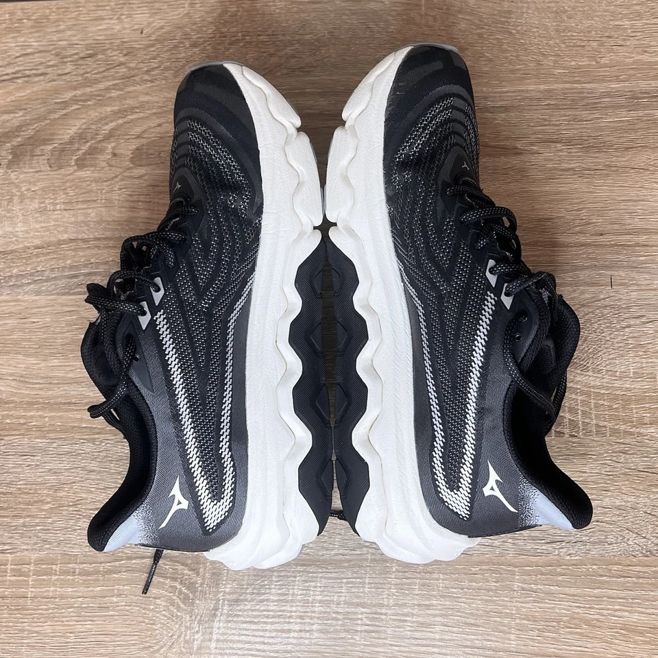 Mizuno Wave Horizon 8 Women’s Running Shoes Black/White Size 9.5 (411501.9000) - Image 4 of 4