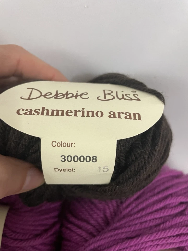 3 Debbie Bliss Cashmerino ARAN púrpura y marrón 300008 300037 Foto 2 de 4
