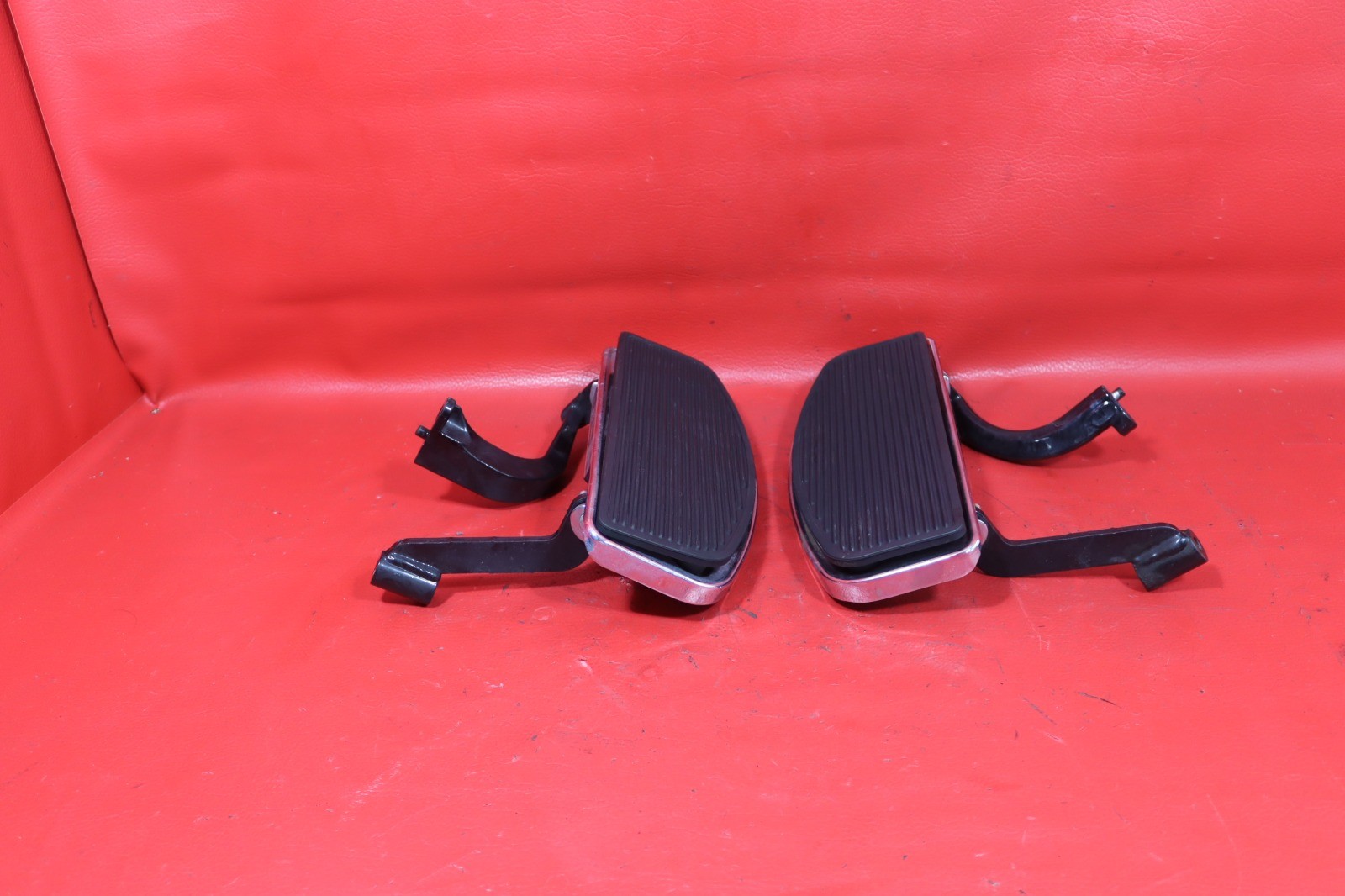 2013 HARLEY-DAVIDSON ELECTRA GLIDE ULTRA LIMITED FLHTK FRONT RIDER FOOTBOARD SET