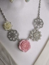 paparazzi jewelry 5 Pc set. Pink And White Flowers, Pearl Bling.