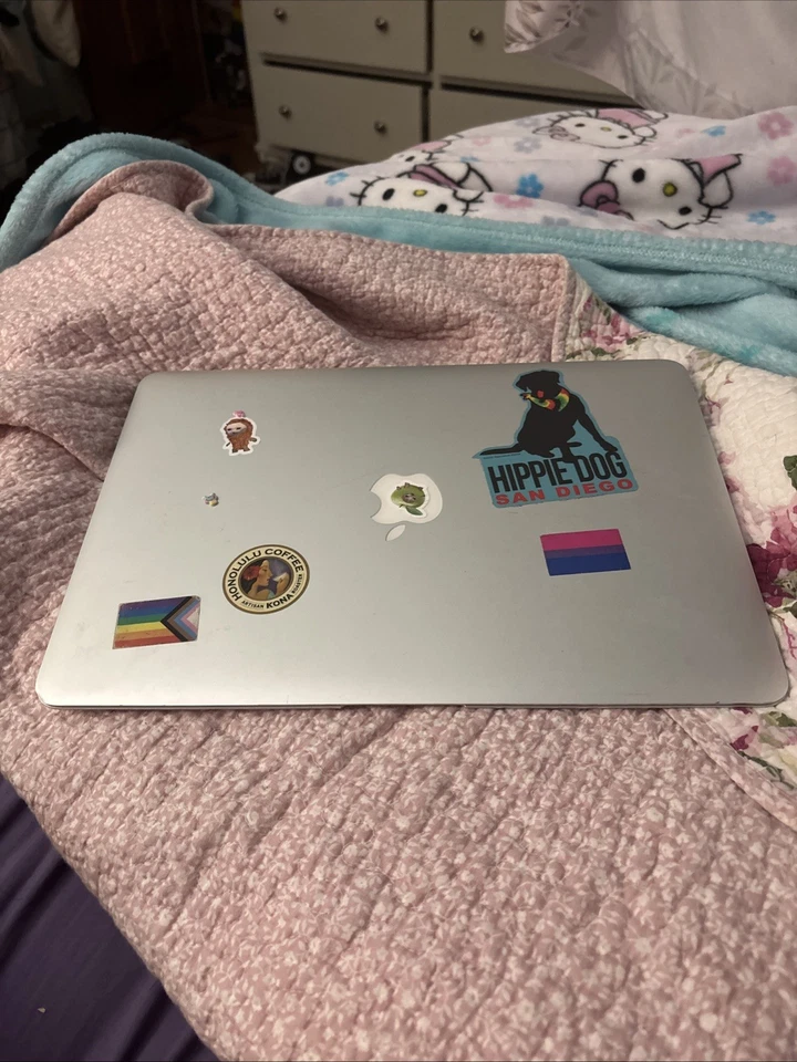 2017 Apple MacBook Air 13-inch 2.2 GHz i7 8GB RAM 256GB SSD A1466 Silver Grade A - Image 3 of 3