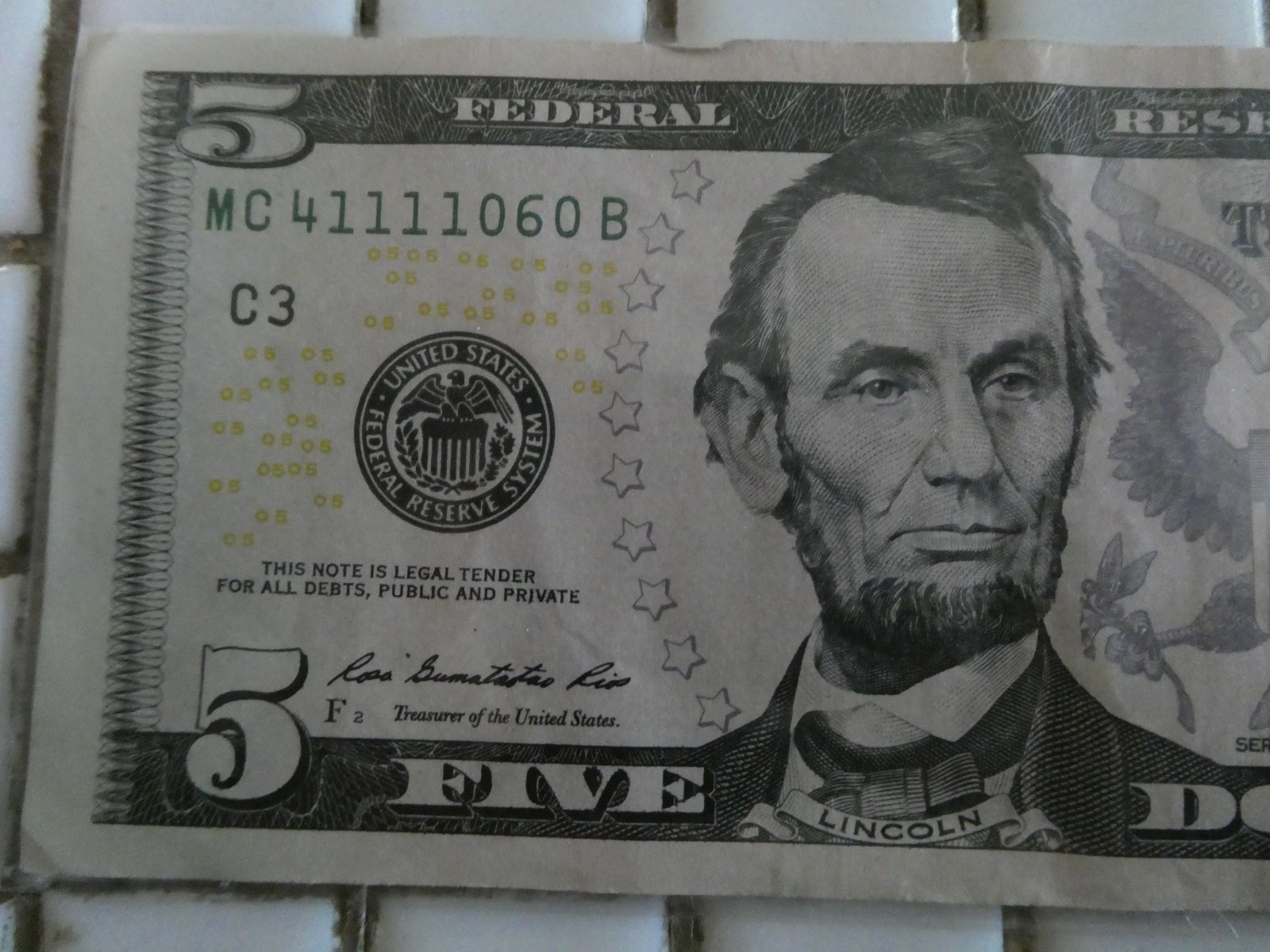$5.00 BILL 2013 SERIES 4 ACES ADJACENT TO EACH OTHER GREEN SERIAL MC 41111060 B