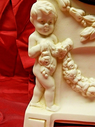 ANTICO OROLOGIO DA TAVOLO CON STRUTTURA IN PORCELLANA BISQUIT AMORINI - Foto 5 di 11