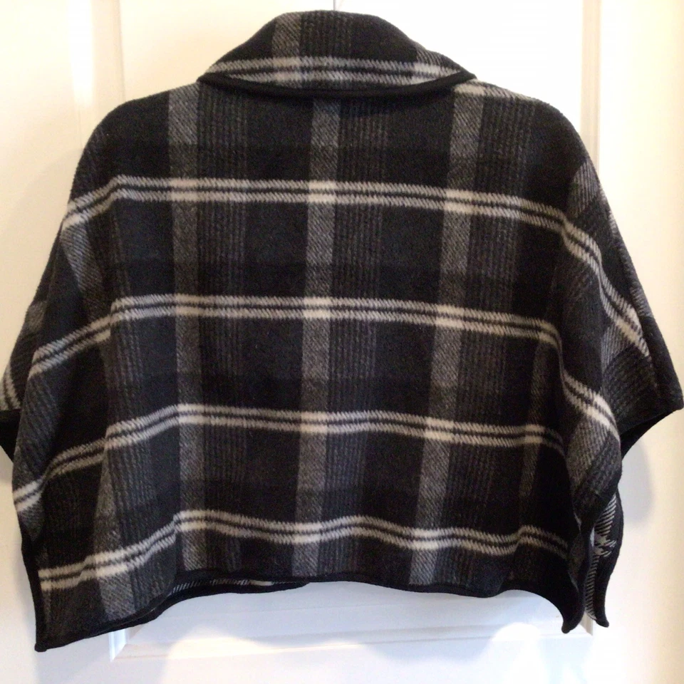 Girls Cherokee Size 6/6X Wool Cape Poncho Black & White Plaid EUC - Image 3 of 4
