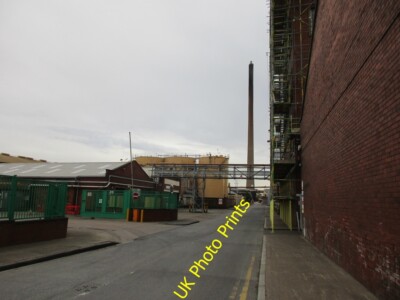 Photo 6x4 Morley Street Kingston upon Hull Reckitt's chimney at the  c2015