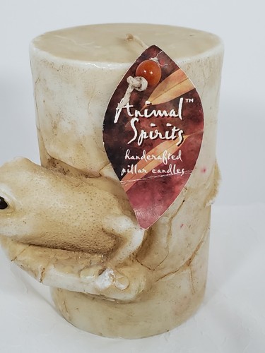 "Vela pilar artesanal Animal Spirit (2) gecko lagarto 3""x6" - Imagen 3 de 5