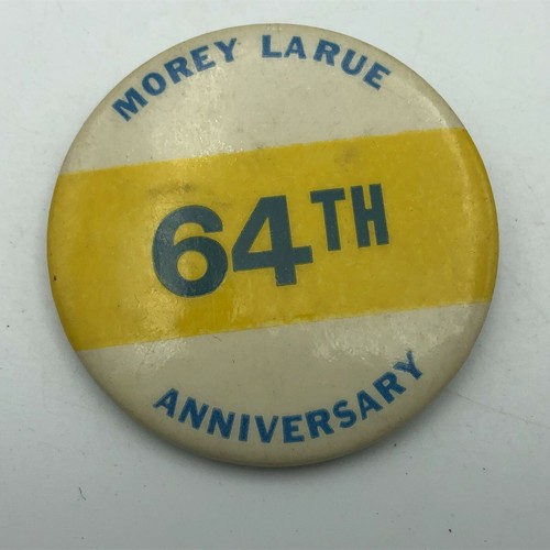 Pubblicità Vintage MOREY LARUE Laundry Company 64° Anniv 2-1/8" Pinback R2 - Foto 10 di 12