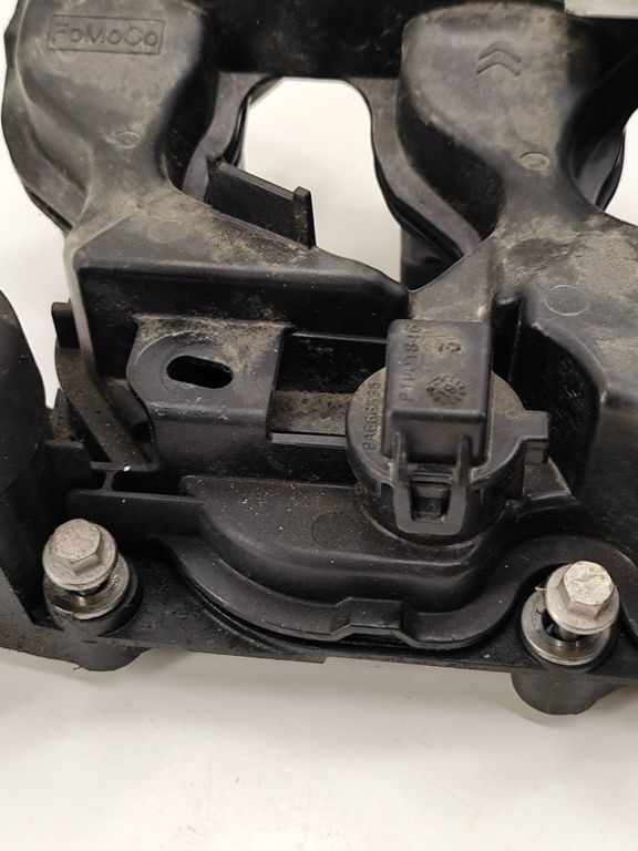 Peugeot 5008 II 2019 Diesel 96kW Rocker cam cover 98279295 UVY7678  