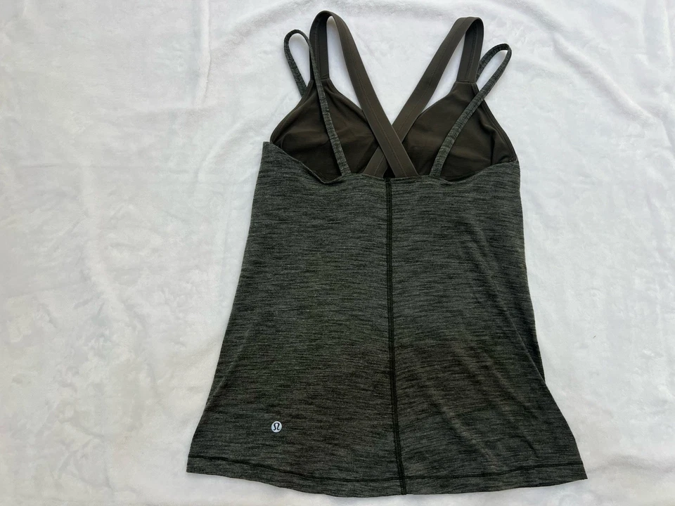 Camiseta sin mangas Lululemon para mujer 6 verde jaspeado y camuflaje Run For Gold de dos capas Foto 4 de 4