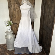 Early 2000s Forever Yours Wedding Dress/ Veil White Beaded Trim On Train