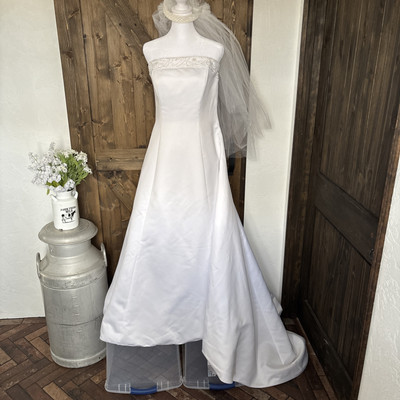 Early 2000s Forever Yours Wedding Dress/ Veil White Beaded Trim On Train | eBay Early 2000s Forever Yours Wedding Dress/ Veil White Beaded Trim On Train | eBay