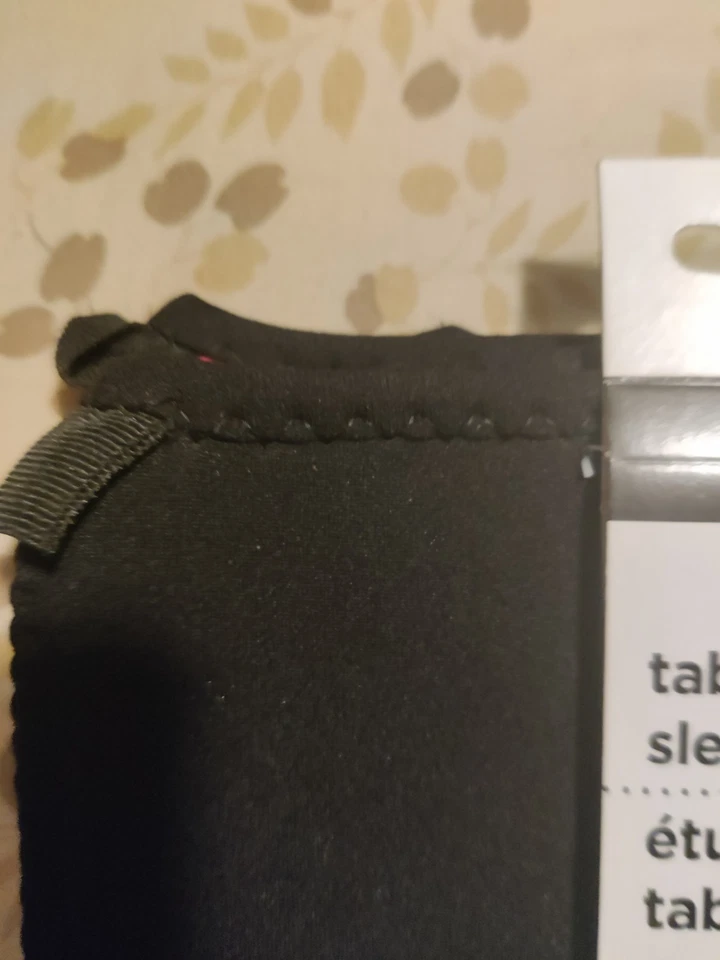 Par de fundas para tablet negras y rosas Foto 3 de 3