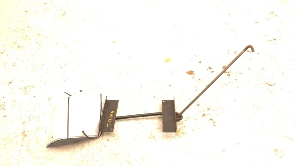 Оригинальный кронштейн крепления аккумулятора Mitsubishi Galant 1991 Vr-4 Turbo - Изображение 3 из 4