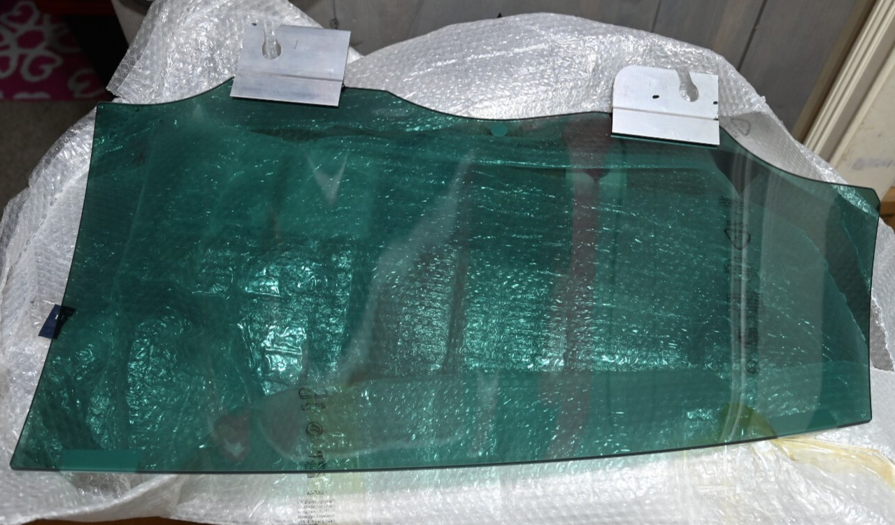 Maserati Quattroporte M156 S Q4 Front Left Side Door Window Glass P/N 670008392