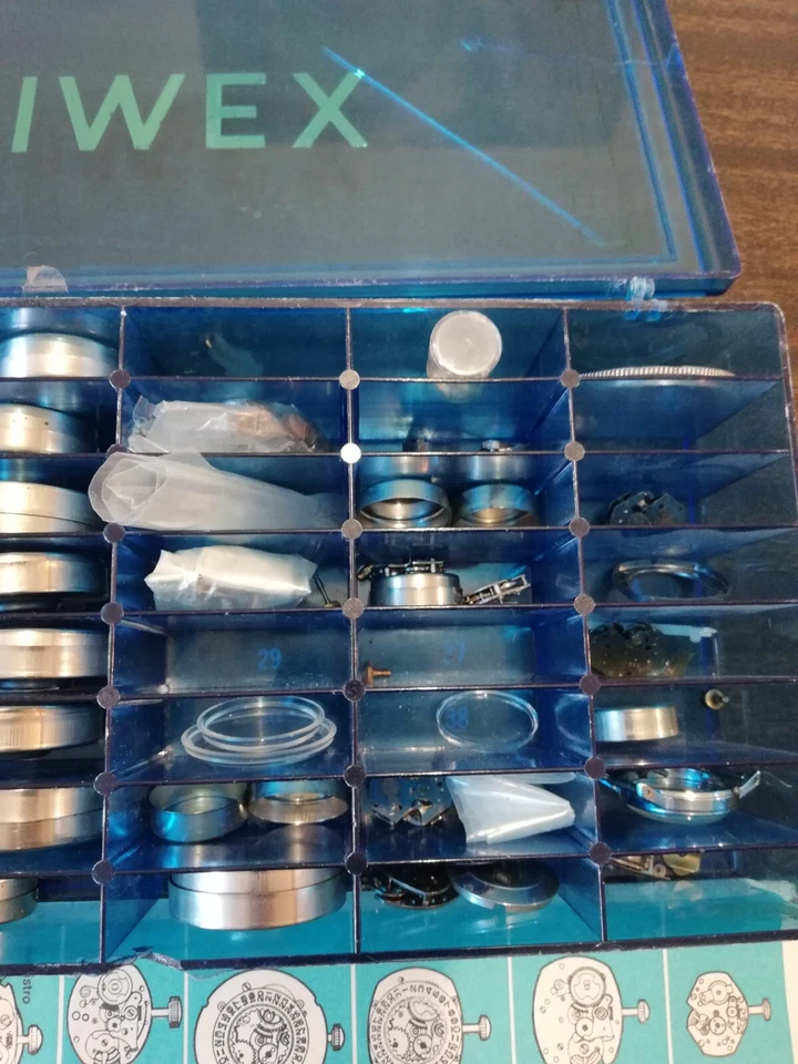 Lotto Di 25 Movimenti meccanici Manuali Timex Sub Divers , Gmt acciaio Uomo - Immagine 4 di 4