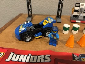 LEGO Juniors Set 10667, 10683 and 10673. 3 sets, all 99% complete, box + manuals