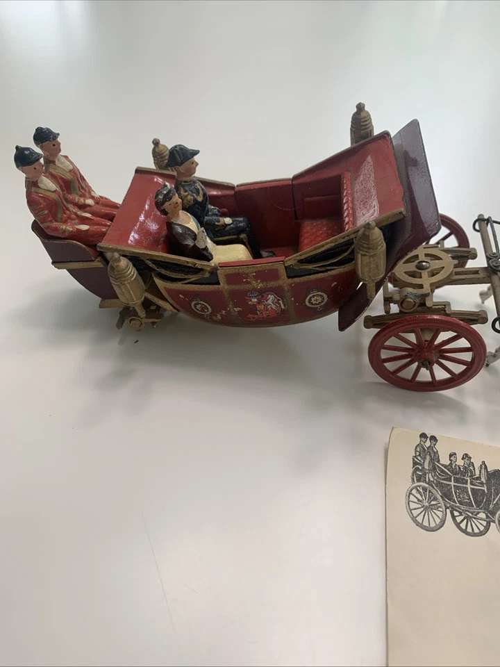 Conjunto de Treinadores do Estado da Coroação da Rainha Elizabeth II da Grã-Bretanha ~ Como Está - Imagem 2 de 4