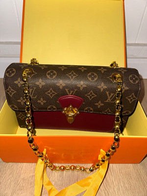 Louis Vuitton Victoire Chain Small Shoulder Bag Chain Strap Clasp Brown/Red Gold