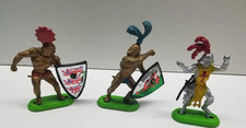3 VINTAGE 1971 BRITAINS LTD MEDIEVAL KNIGHTs FIGURE METAL BASE SOLDIERs